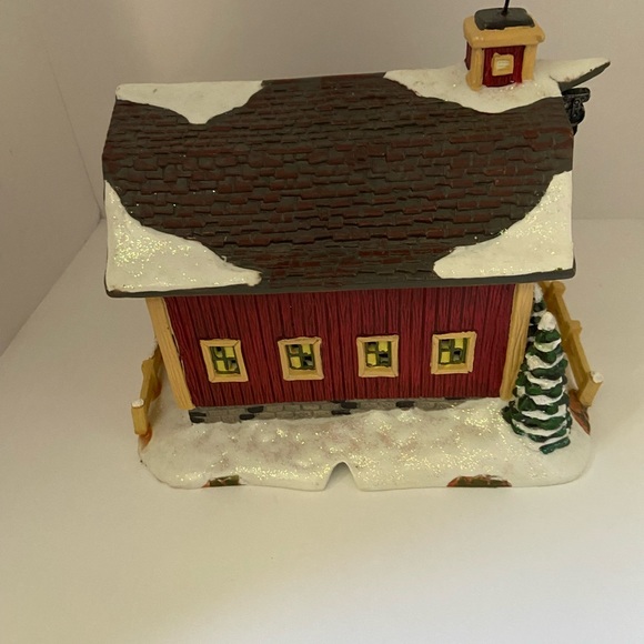 Santa’s Workbench Willow Walk Farm Lighted Christmas Village - Picture 4 of 11